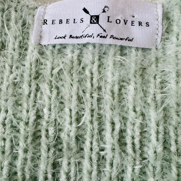 Boutique brand REBELS AND LOVERS fuzzy mint crossover crop top women’s medium - Picture 13 of 16